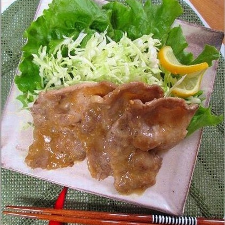 味噌ダレでほんのり甘辛～豚肉の生姜焼きとタレ！